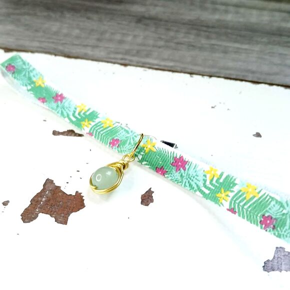 Green Aventurine Choker Necklace, Springtime Summertime Jewelry - Picture 1 of 4